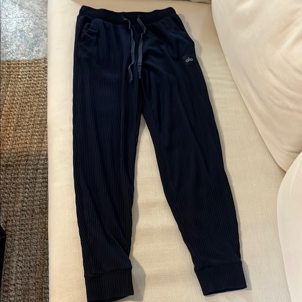 ALO Yoga women’s navy Jogger Pants